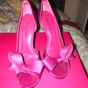 Michael by Michale Kors satin peep toe pumps sz 9